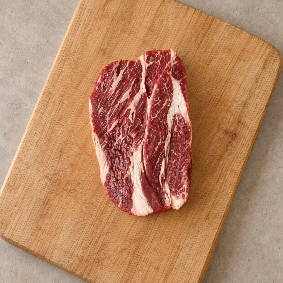 Chuck Eye Steak - Serce Rozbratla - Przedłużenie Antrykotu - deska drewniana